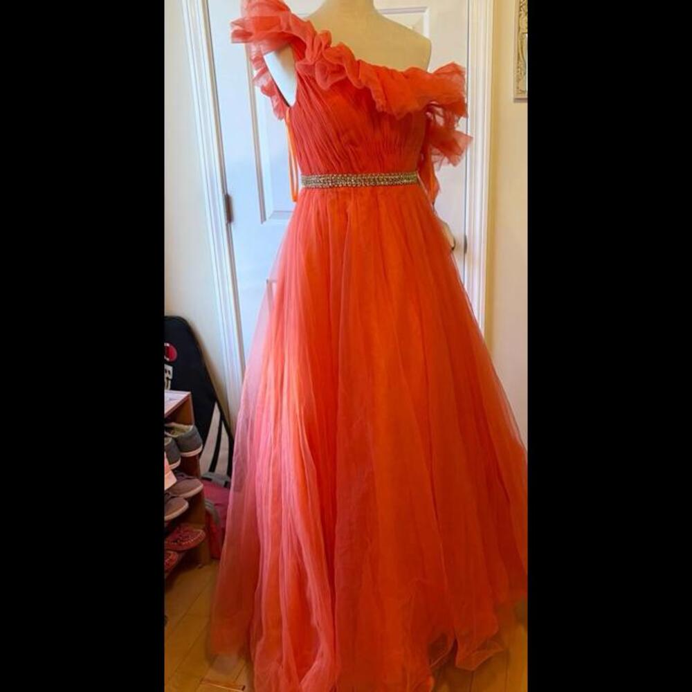 Mac Duggal - Picture 4 of 7